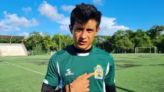 Héctor Armando Lomelí se define como un portero serio y de buen liderazgo en la cancha