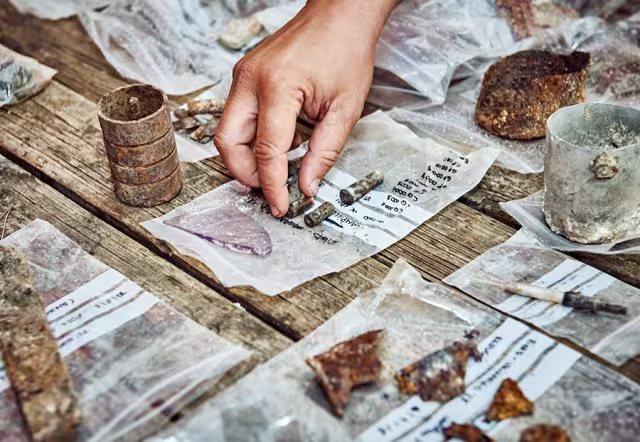 El arqueólogo asegura que la brutalidad extrema existe en los grupos humanos independientemente de su forma de organización socia