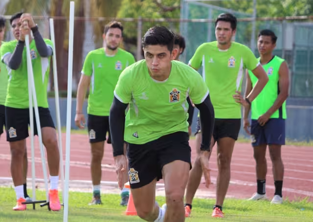 El trabajo físico fue coordinado por el profesor Sergio Jeraldino y el auxiliar técnico, José Solares