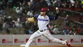 Tyler Alexander, pitcher de República Dominicana, estuvo a punto de completar un juego perfecto. Foto: EFE