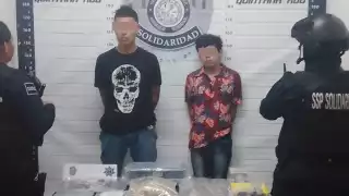 Detienen a dos narcomenudistas con más de 100 dosis de drogas en Playa del Carmen