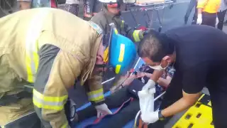 El choque entre dos camiones ocurrió en la carretera Guadalajara-Chapala, justo a la altura de la curva del Tapatío, en Jalisco