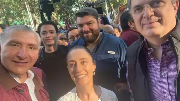 Las corcholatas que acompañan a AMLO al Zócalo