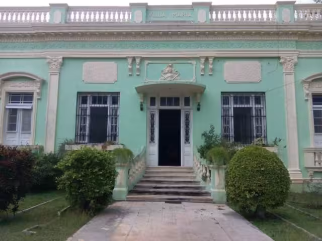 El cenote se encuentra dentro de un edificio