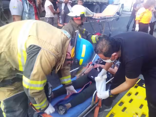 El choque entre dos camiones ocurrió en la carretera Guadalajara-Chapala, justo a la altura de la curva del Tapatío, en Jalisco