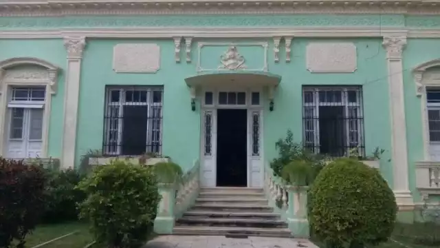 El cenote se encuentra dentro de un edificio