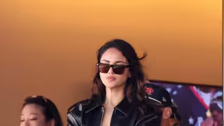 Eiza González roba miradas en el Super Bowl LX