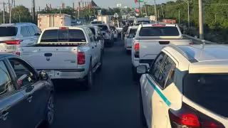 Manifestación de transportistas provoca afectaciones viales y demoras en vuelos en Cancún