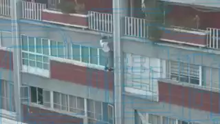 Los hechos se registraron en la Unidad Habitacional Miguel Alemán cuando el sujeto presuntamente escalaba el edifico en estado de ebriedad
