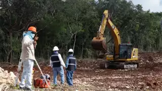 Hallan canoa prehispánica del año 1100 en trabajos del Tren Maya