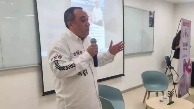 El candidato del PRIAN ha preferido refugiar su campaña en escuelas