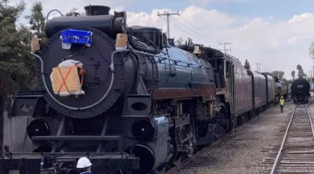 Locomotora "La Emperatriz" 2816