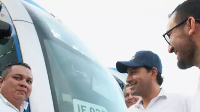 Mauricio Vila estuvo al frente de la entrega de las nuevas unidades en Umán