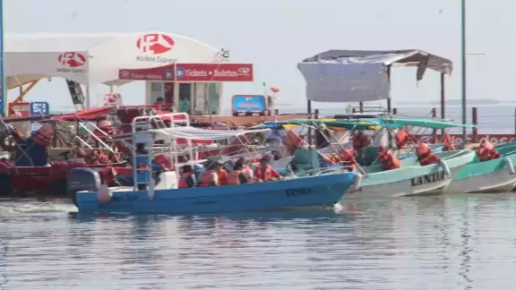 Las vacaciones de verano aumentaron el número de turistas que buscan contratar tours en Chiquilá, entre ellos el del Tiburón Ballena