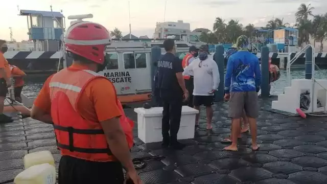 No demoró mucho tiempo para dar con los pescadores y proceder a su rescate