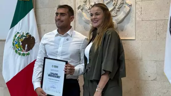 Piloto campechano recibe reconocimiento en Mérida por aterrizaje que salvó a más de 200 en Cuba Piloto campechano recibe reconocimiento en Mérida por aterrizaje que salvó a más de 200 en Cuba