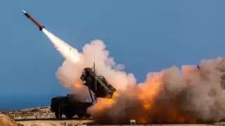 Estados Unidos suspende envío de misiles a Ucrania por escasez interna y complica defensa ante ataques rusos