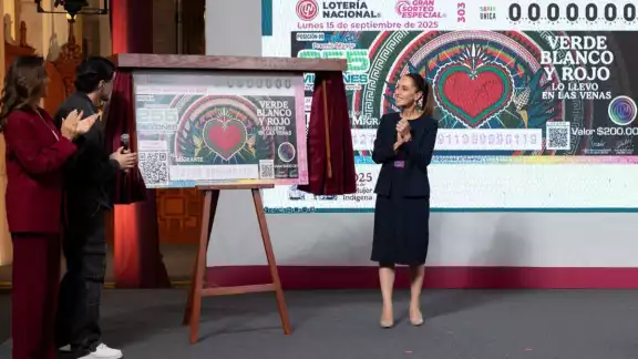 Durante la conferencia mañlanera de este viernes se presentó el billete del Gran Sorteo Especial del 15 de septiembre de la Lotería Nacional Durante la conferencia mañlanera de este viernes se presentó el billete del Gran Sorteo Especial del 15 de septiembre de la Lotería Nacional