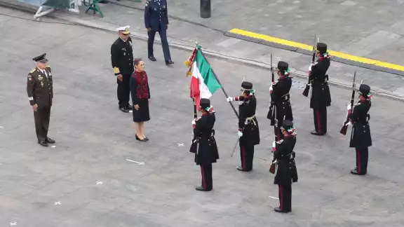 La presidenta Claudia Sheinbaum encabeza su primer desfile cívico militar como Comandata Suprema de las Fuerzas Armadas La presidenta Claudia Sheinbaum encabeza su primer desfile cívico militar como Comandata Suprema de las Fuerzas Armadas