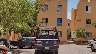 Elementos policiacos acudieron a Paseos del Mar en Cancún para detener la riña entre choferes de Autocar y mototaxistas