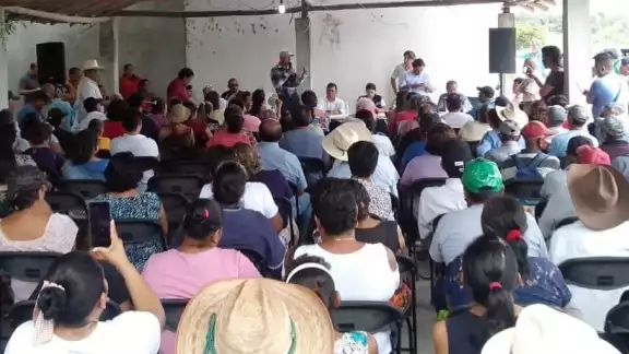Ejidatarios se niegan a recibir una cantidad tan poca de indemnización Ejidatarios se niegan a recibir una cantidad tan poca de indemnización