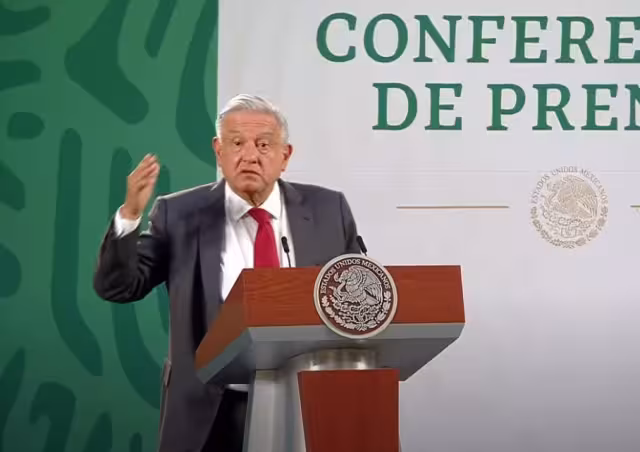 “Lo mismo con el agua, porque todos la usan, pero los pueblos yaquis no tienen, estamos planeando construir un acueducto para darles a los pueblos”, dijo