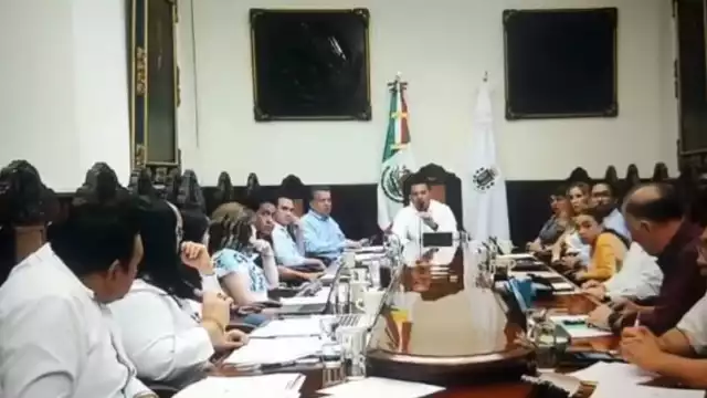 Renán Barrera sacó de la sesión de Cabildo al Comisario de San José Tzal