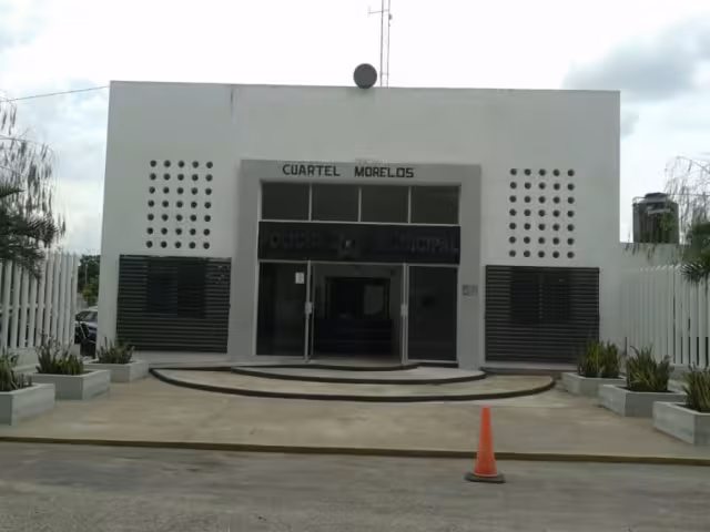 Los tres sujetos fueron controlados por la Policía Municipal; portaban armas con cartuchos útiles, además de drogas