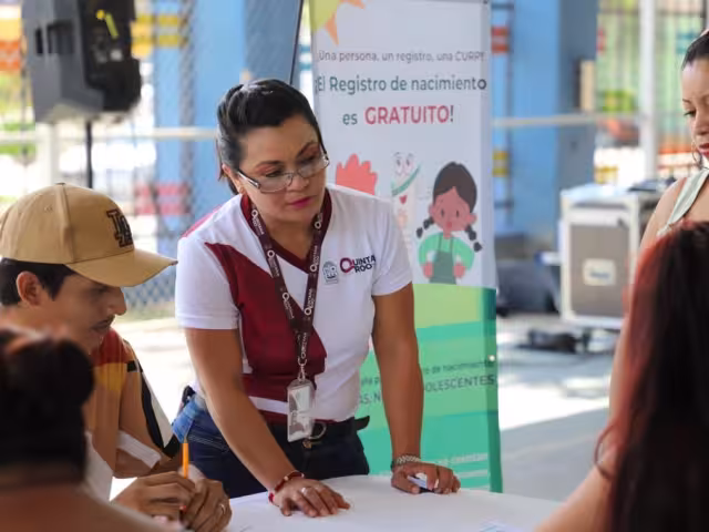 Algunos de los servicios sin costo son impresión de copias certificadas de actas, correcciones administrativas de actas de Q. Roo y constancias de Inexistencia de Registro