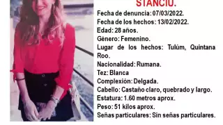 Mirela  Stefania Stanciu es de tez blanca, tiene complexión delgada, cabello castaño claro, quebrado  y largo