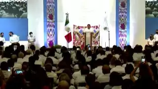 El primer informe de Renán Barrera se vio interrumpido por una manifestación afuera del recinto