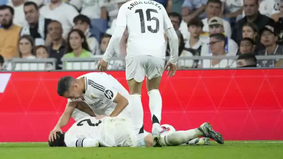 Dani Carvajal  tras la lesión en pleno juego