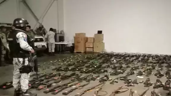 GN, Ejército Mexicano y Guardia Civil aseguran armamento tras operativo en Michoacán GN, Ejército Mexicano y Guardia Civil aseguran armamento tras operativo en Michoacán
