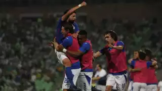 La máquina azul celebra su triunfo contra Santos rumbo a la Liga MX