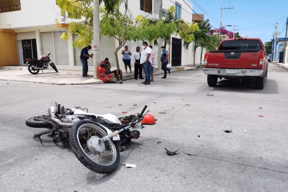 Motociclista choca contra camioneta que no respetó su alto en Ciudad ...