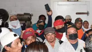 La autoridad municipal acudió al mercado inteligente a dialogar con los trabajadores