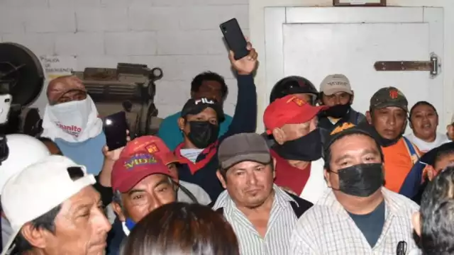 La autoridad municipal acudió al mercado inteligente a dialogar con los trabajadores