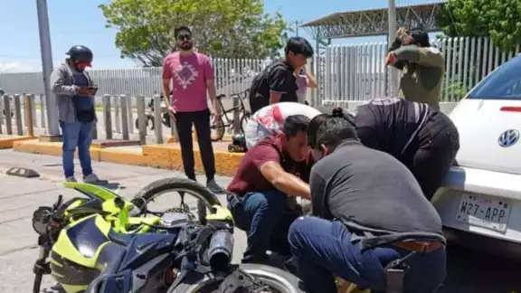 El motociclista podría estar lesionado del brazo