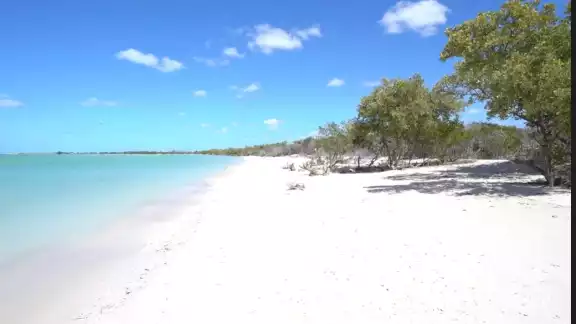 Los pobladores advirtieron que defenderán de impostores “cueste lo que cueste” las tierras y playa virgen que por años han protegido.