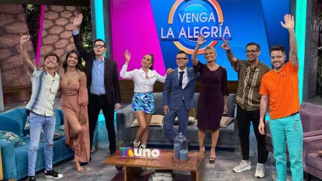 Se pasaron, hasta el vocalista de Grupo Firme salió embarrado. Foto: Especial