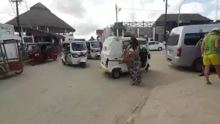 Autoridades de Chiquilá pondrán orden al servicio de mototaxis en el puerto