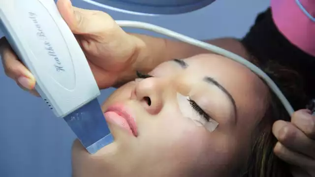 El doctor señaló que hoy en día la gente busca verse mejor y que en algunos casos están dispuestos a hacer lo que sea para conseguirlo