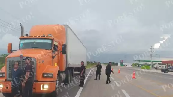 El trailero fue detenido y puesto a disposición de las autoridades El trailero fue detenido y puesto a disposición de las autoridades