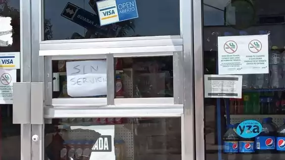 Farmacias y supermercados fueron algunos de los afectados por la falta de energía eléctrica en dos zonas de Playa del Carmen