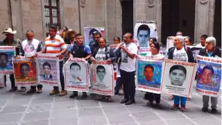 Los padres de los normalistas desaparecidos de Ayotzinapa piden justicia