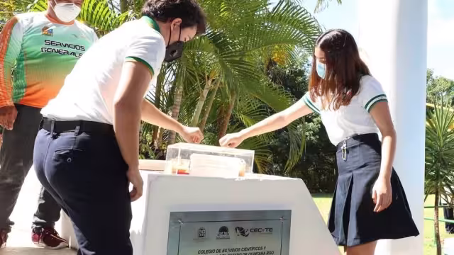 Alumnos del CECYTE Quintana Roo depositaron la cápsula de tiempo