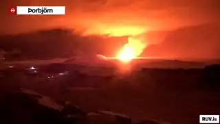 El volcán en Islandia explotó y generó una fuerte luz