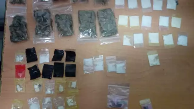 El oficial canino de la corporación municipal entrenado para detectar narcóticos encontró varias dosis de droga