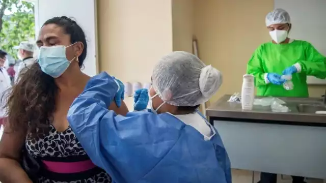 La variante sudafricana se propaga de forma mucho mayor entre las personas