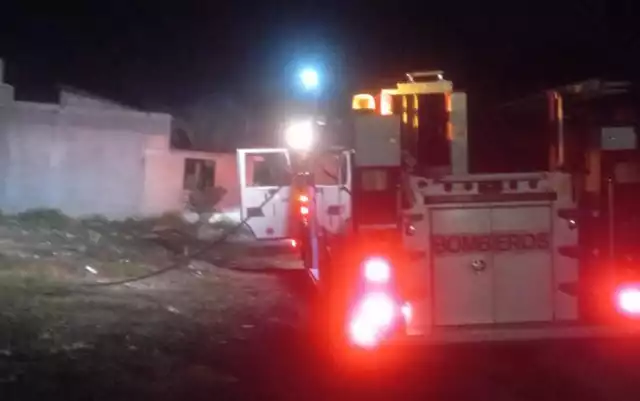 Entre la basura quemada había escombro, lo que provocó la combustión